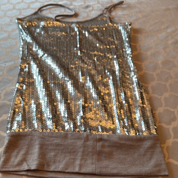 Beautiful small silver sequin top - Picture 3 of 4